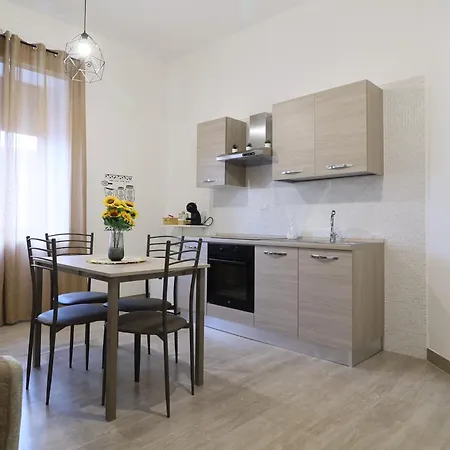 לינה וארוחת בוקר Lepanto 144 4*